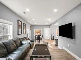 Home near RFK with Private Suite & driveway sleeps 16