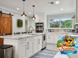 Spacious 4 Bedroom Entire Home, Tampa, Fire Pit