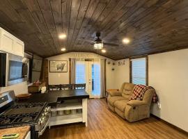 The Cozy Cow Cottage, hotel i Bluefield