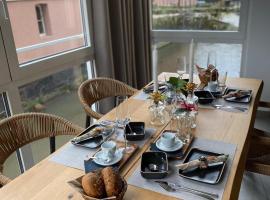 Moderne Ferienwohnung im Herzen von Saarburg, hotel u gradu 'Saarburg'