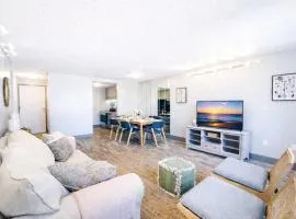 The Hartford Skyline - Stylish Downtown Condo with Wifi Gym