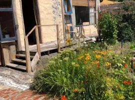 Dragon's Den - self contained unit