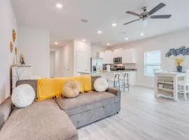 Nurse-Ready Rental 2 Mi to UWF Campus & Hospital!