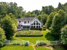 Spacious A-Frame with Lake Michigan Views & Hot Tub-Family Friendly