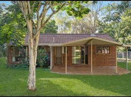 Secret 5-Acre Haven Relaxed Rural Luxury Escape, hótel í Park Ridge