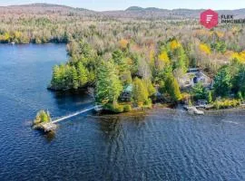 Aux Berges du Pont Suspendu - Chalet Île privée Spa Bord du lac - Estrie