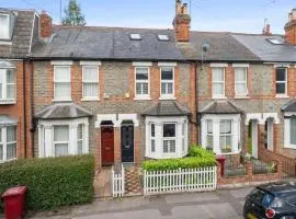 Reading Modern Home by the Thames