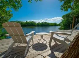 Charming 2 Bdr Canal-Front Escape in Rum Point