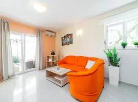 Holiday Home Diana - Comfort Two Bedroom Apartment with Terrace and Sea View