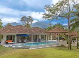 Baan Sawan Garden Villa Elegant 2BR Pool Villa Overlooking Loch Palm Golf, hotel a Kathu