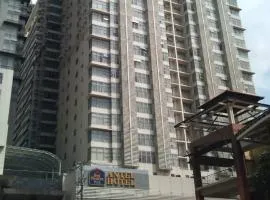 Luxury 2BR Condo in Makati Near Malls & Offices