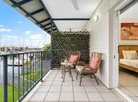 Zen Dockside Point - Marina view - Patio - Parking