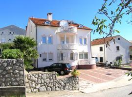 Apartments Kristina, hotelli kohteessa Krk