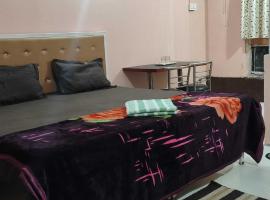 Hotel O RB Atithisala, hotel v Džórhátu