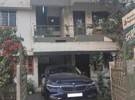 Cherry On The Top Homestay with AC in one bedroom, hôtel à Kolhapur