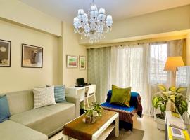 Wanderlust Getaway at Tagaytay high floor, balcony with views & own parking, khách sạn ở Cavite