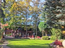 Awesome Home In Boruja With Lake View, hotel v mestu Boruja