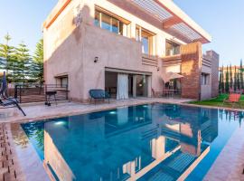 Luxury Private Villa - Hammam, Cinema & Jacuzzi โรงแรมในEl Rhechat