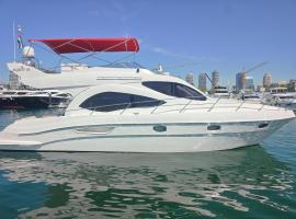 Luxury yacht Stay Dubai, thuyền ở Dubai