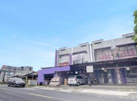 Hotel O Superstar Kost Dan Homestay, hotel en Tomohon