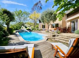 Viesnīca Luxury ! Villa avec piscine - Vue 180 sur le golf pilsētā Gestel