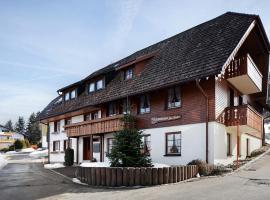 Ferienhaus Schwörer, hotel v mestu Feldberg