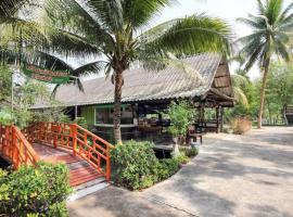 OYO 606 Baan Suansabai Pleanpanmai Resort Amphawa, hotel din Ban Wat Bot