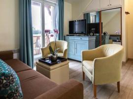 Club Wyndham Normandy is a 3-star aparthotel-style โรงแรมในคอนเนลเลส์