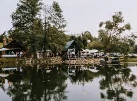 Robinzonski smještaj Batković jezera