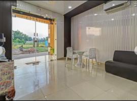 HOTEL The Puadh Stay, ξενοδοχείο σε Lāndrān