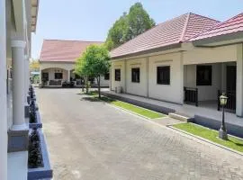 OYO 93051 Wisma Syariah Buloe Near Lapangan Abubakar Lambogo Batili Enrekang