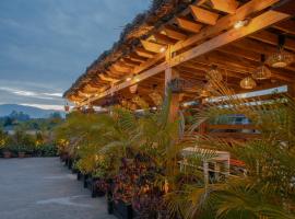 Kirungi Tourism Hotel Apartments, camera con cucina a Fort Portal