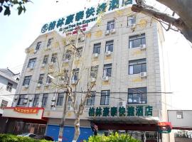 GreenTree Inn Shanghai Luojing Express Hotel, hotel en Luojing
