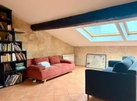 Marengo - T2 avec 1 Chambre 1 Salle de Bain et 1 Canapé Lit