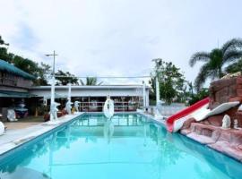 Pilot Hotel, hotel din Amandiego