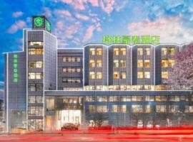 GreenTree Inn Geermu Walking Street Business Hotel, hotel em Golmud