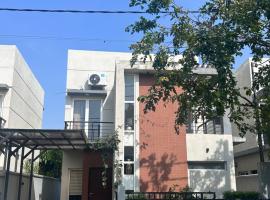 Canterbury Golf Resort Apartments and Residencies by Home Lands Skyline, khách sạn ở Gonapola