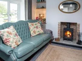 Two Bedroom Country Cottage in County Durham with Village Pub and Free Parking For Holidays and Work Stays