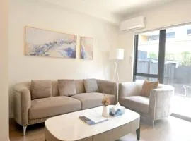 Brand New 3BR Family Townhouse & 500m to Train & Gated Community &Free Parking