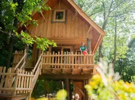 Wooden Lodge I Boomhut op Recreatiepark Mastendol