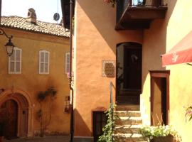 Dimora I Manichei, hotell i Monforte dʼAlba