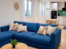 Le Salon des Voyageurs - Dole Historique - Parking Gratuit à proximité, hotel v destinácii Dole