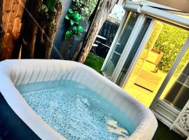 Modern suite with jacuzzi, Hotel in Toulon