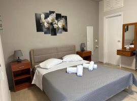 Angeligue Studio with Balcony, hotel em Ipsos