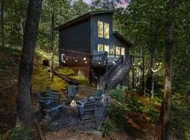 Memorial Day Smoky Mountains Cabin - Hot Tub & Fire Pit