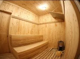 HOSHIとUmitoはサウナで整う完全プライベート1棟貸でプロジェクター完備