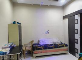 Aashiyana Boy's PG, hotel em Indore