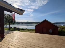 Cabin with sea view, northern lights and midnight sun, хотел в Нарвик