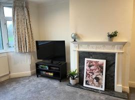 Harry Potter Studios Bungalow and Private Garden with Parking, Hotel in Watford