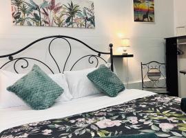 Affittacamere LA CASA DI GIADA a 3 minuti dal casello autostradale di Imola SELF CHECK-IN - parcheggio privato, hotel in Imola